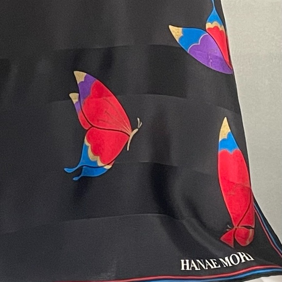 Vintage Hanae Mori Silk Scarf Butterfly Print 32 In Sq Very Good Condition - Picture 6 of 7